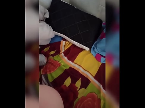 ❤️ Moje spolubydlící zůstává doma sama, protože její manžel jede na dovolenou a já využívám příležitosti, abych ji ošukal a naplnil jí prdelku mlékem. Ruské porno u nás ️❤